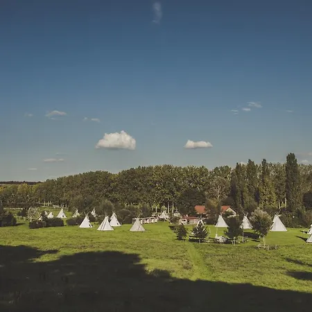 Les Tipis Du Bonheur De Vivre * Brûlon
