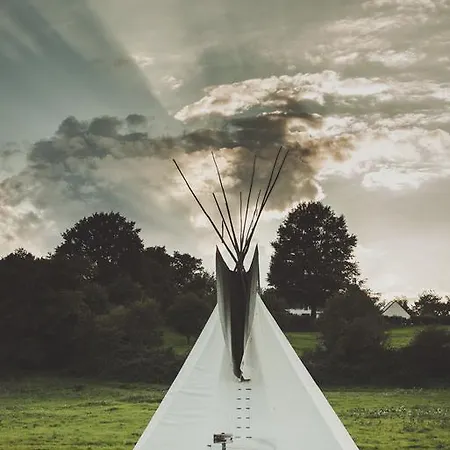 Les Tipis Du Bonheur De Vivre Campingplads Brûlon
