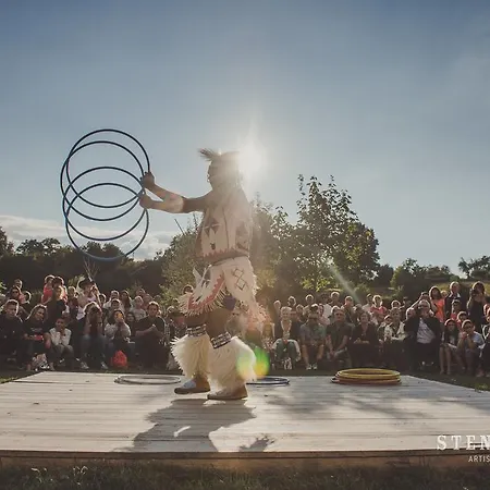 Les Tipis Du Bonheur De Vivre * Brûlon