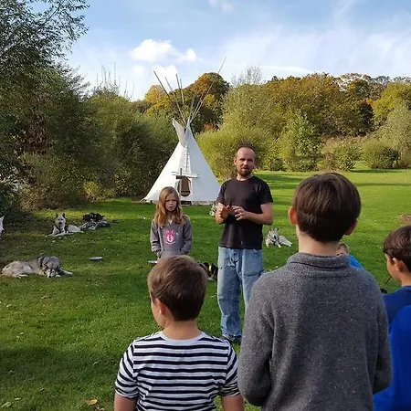 Les Tipis Du Bonheur De Vivre Campingplads Brûlon