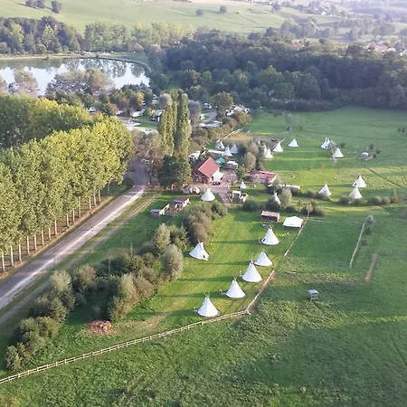 Les Tipis Du Bonheur De Vivre Campingplads Brûlon