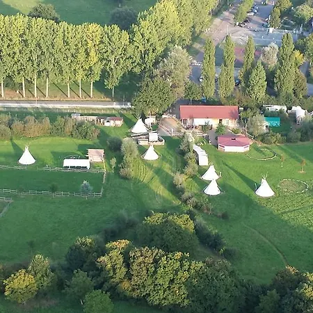 Les Tipis Du Bonheur De Vivre Campingplads Brûlon