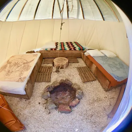 Les Tipis Du Bonheur De Vivre Campingplads Brûlon
